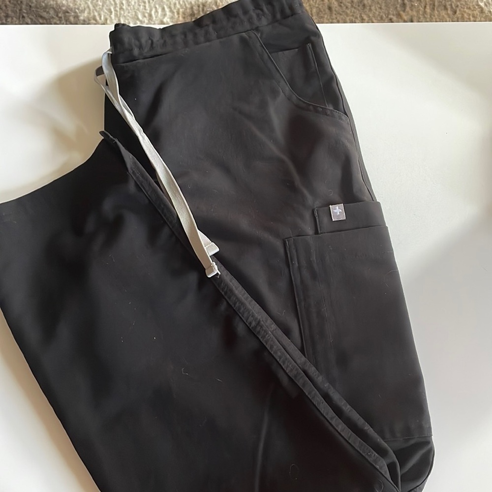 FIGS YOLA SKINNY SCRUB PANTS BLK SIZE MEDIUM